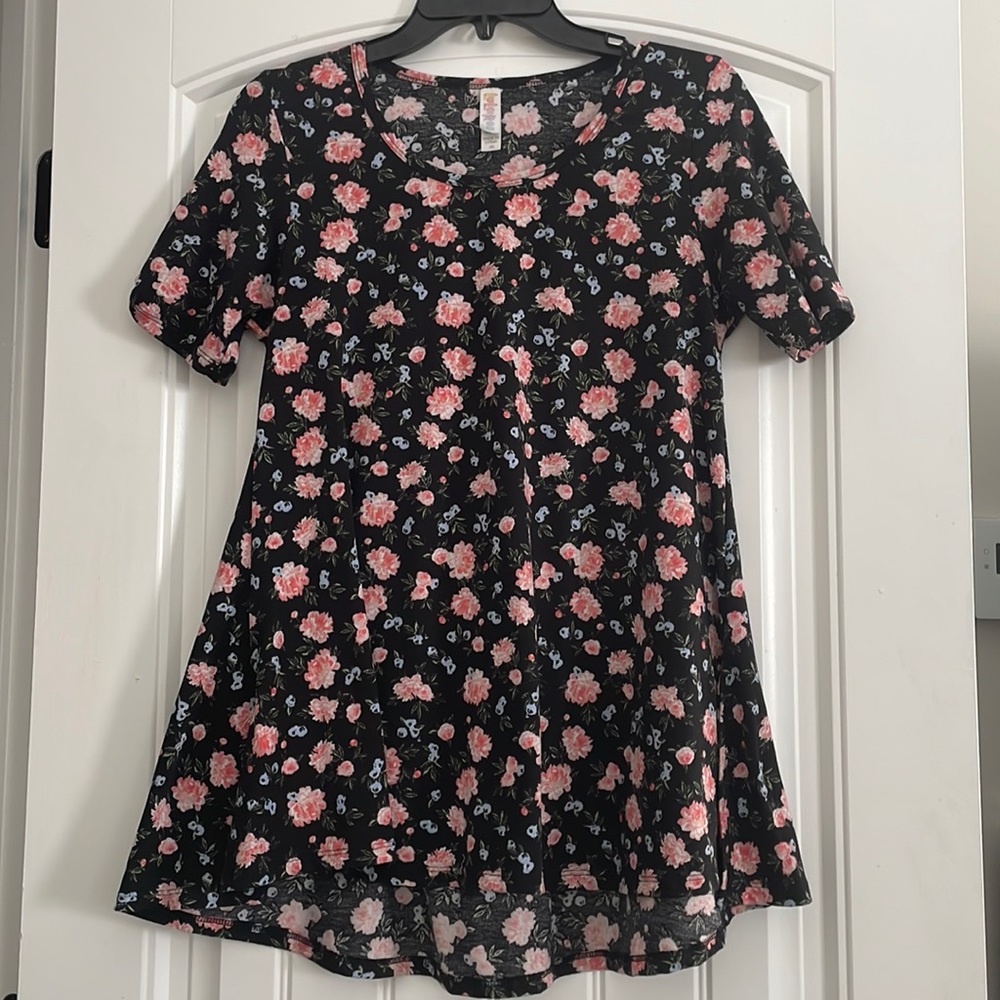 Lularoe tunic top black floral. Like new. Flowy and perfect for leggings